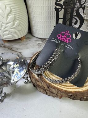 paparazzi Silver Braided Leaf Hoop Earrings-(2 available)